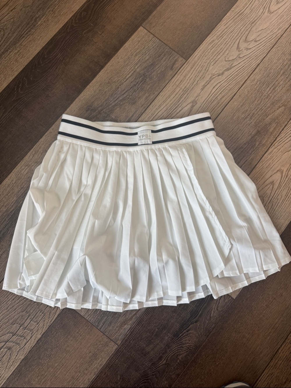 Abercrombie & Fitch White Pleated Mini Skirt with Navy Stripe Waistband